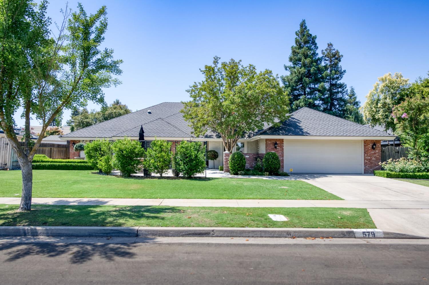 Single Family in Fresno - main photo