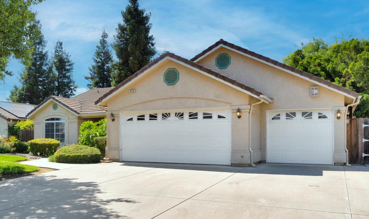 Single Family in Kingsburg