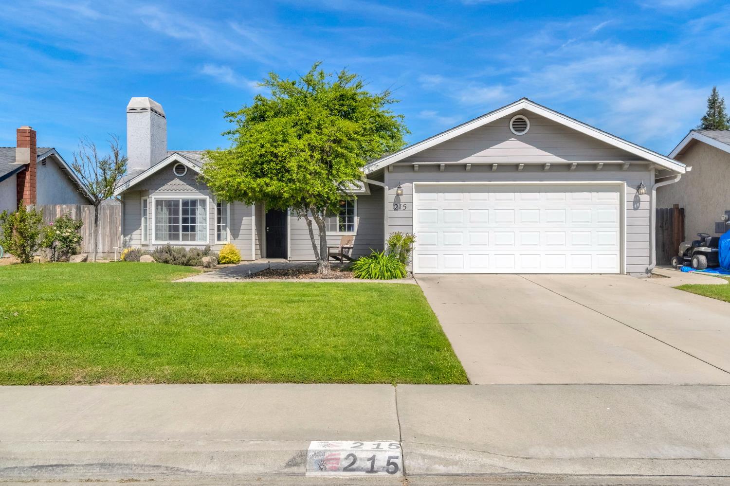 Single Family in Kingsburg - photo 2