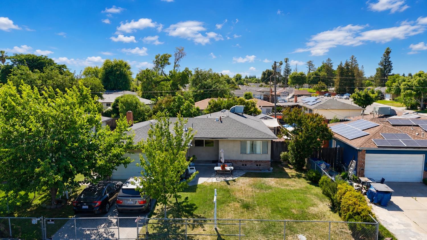 Single Family in Kerman - main photo