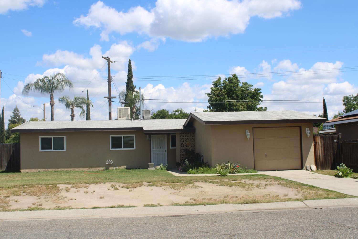Single Family in Visalia - photo 2
