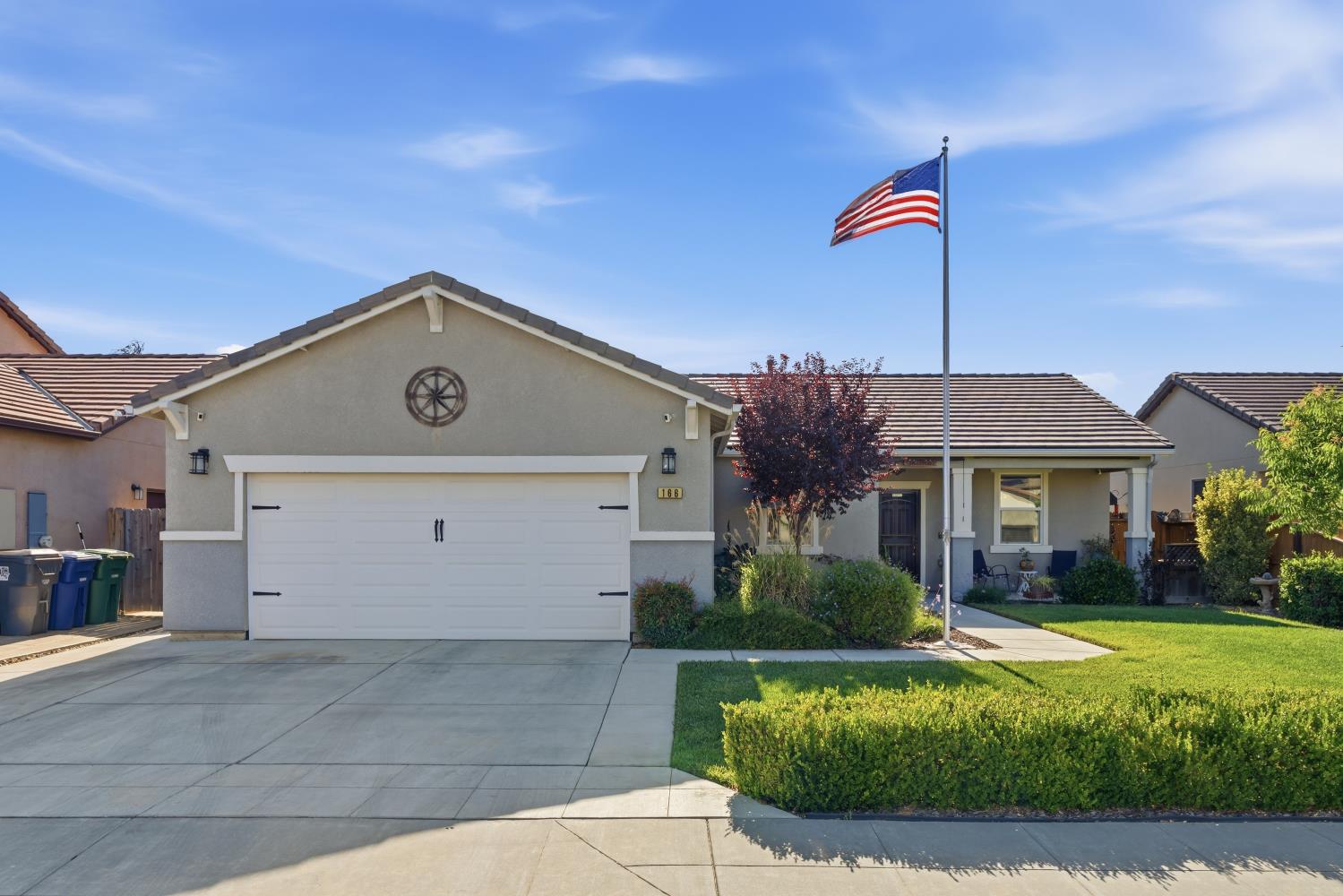 Single Family in Madera - main photo