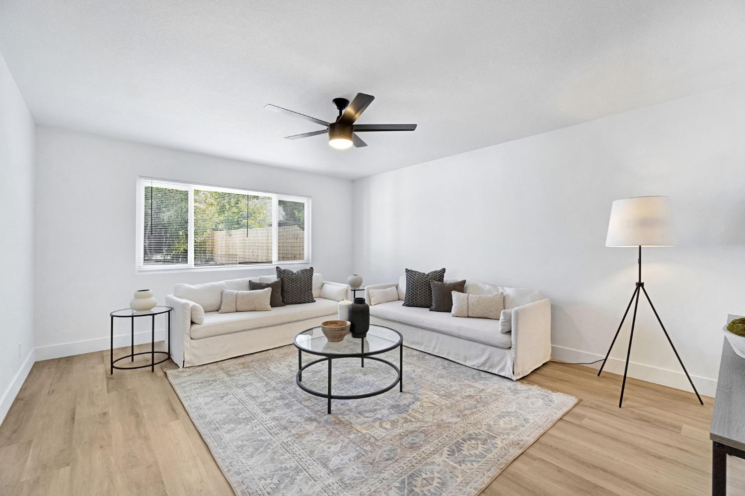 Single Family in Fresno - photo 2