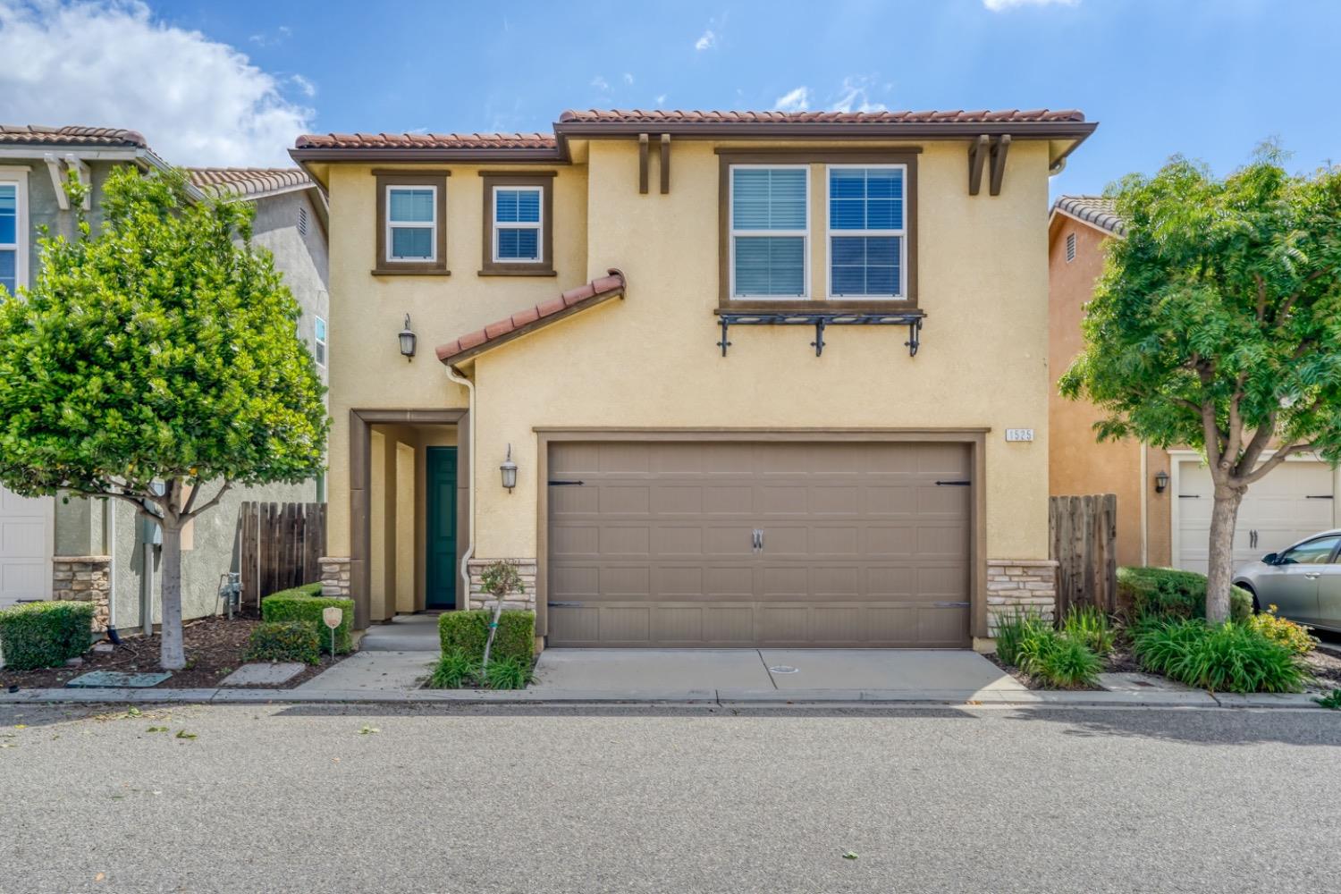 Townhouse in Clovis - main photo