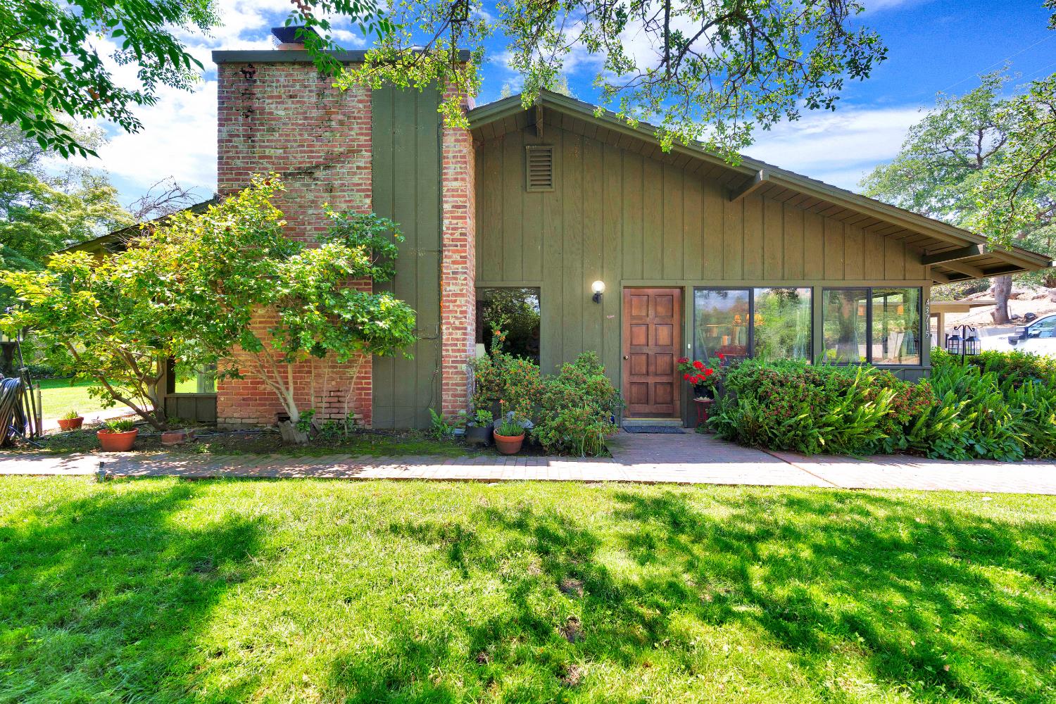 Single Family in Three Rivers - photo 3