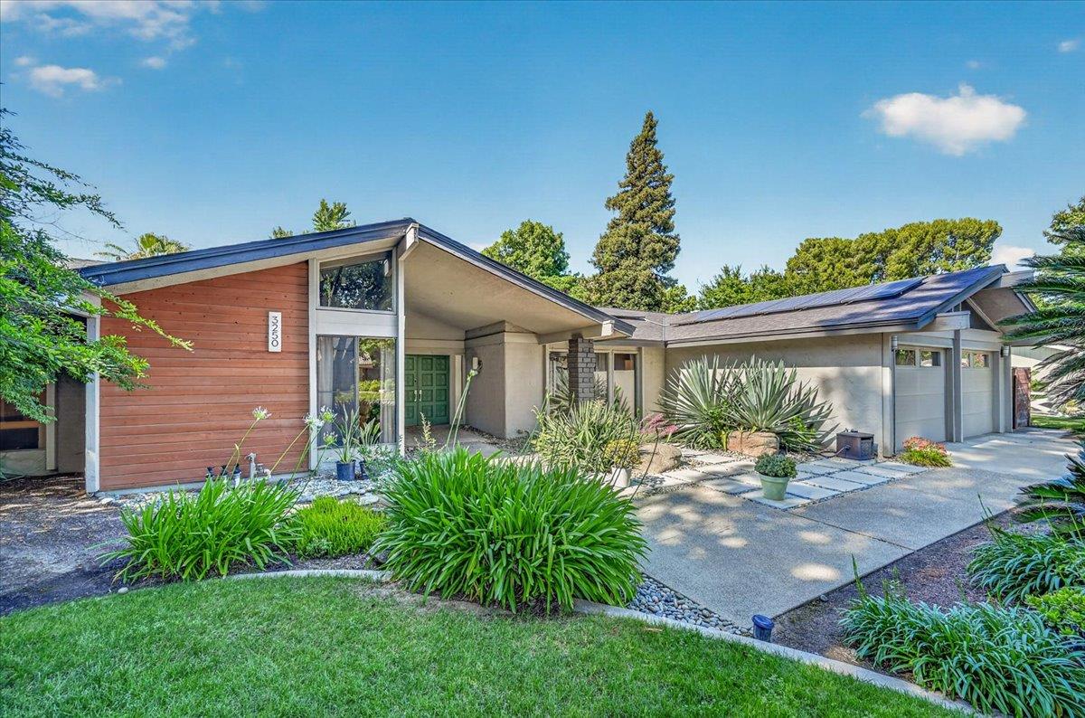 Single Family in Fresno - photo 2