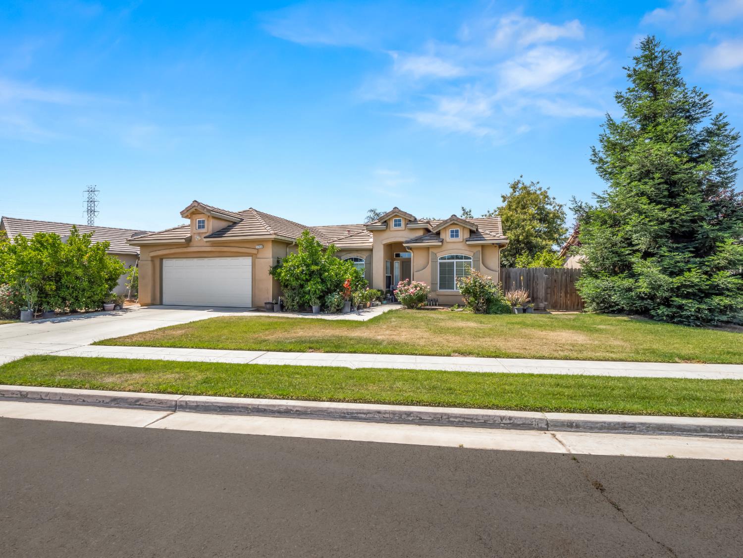 Single Family in Fresno - main photo