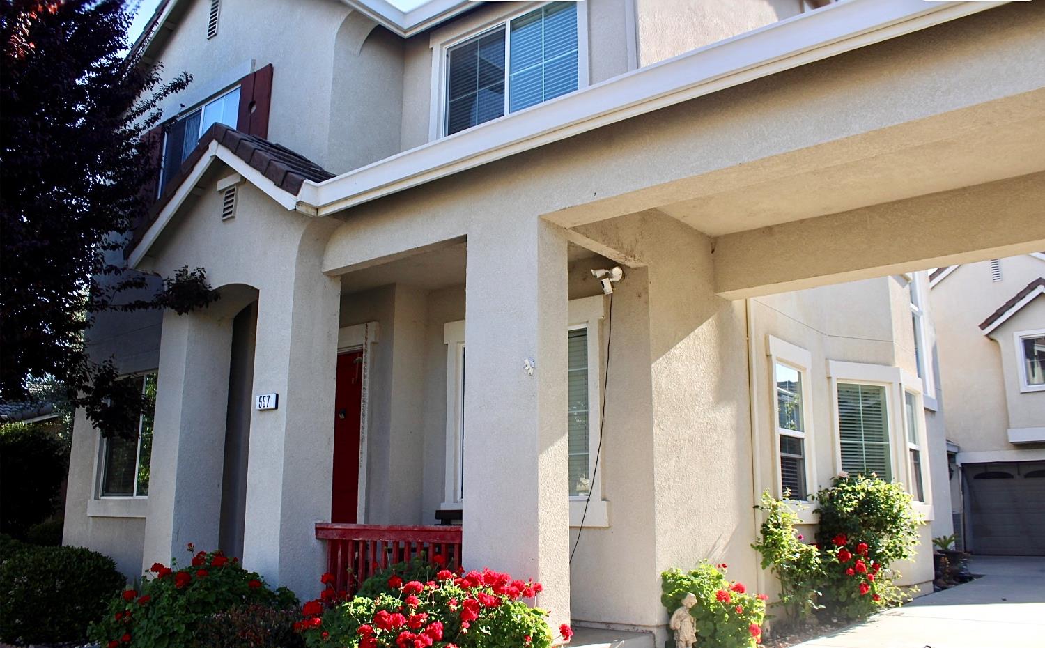 Single Family in Oakdale - photo 2