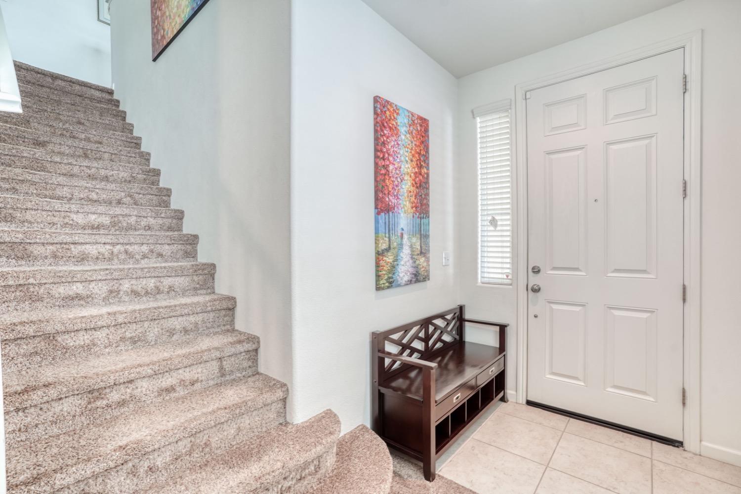 Townhouse in Clovis - photo 2