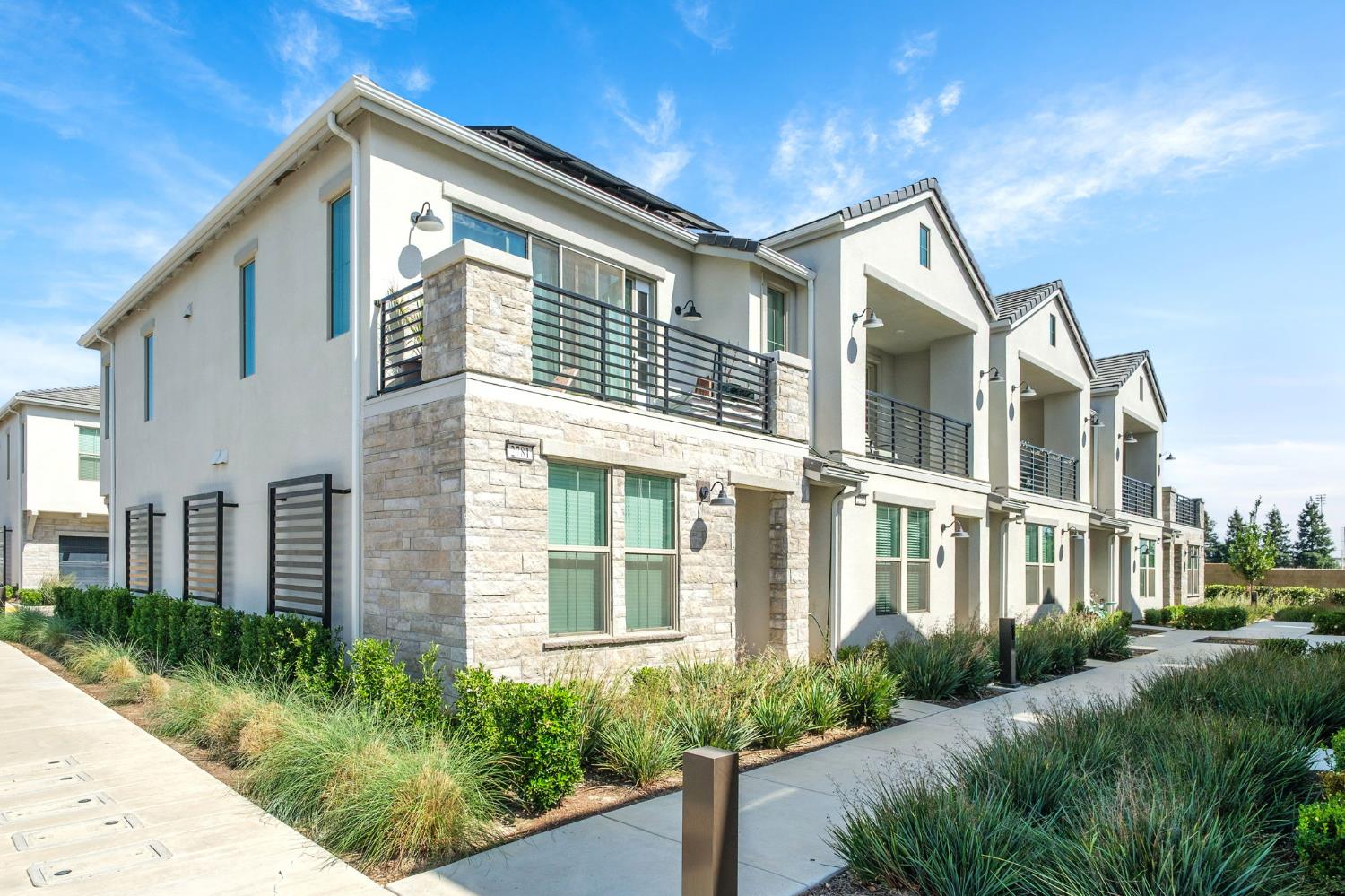 Townhouse in Fresno - photo 3