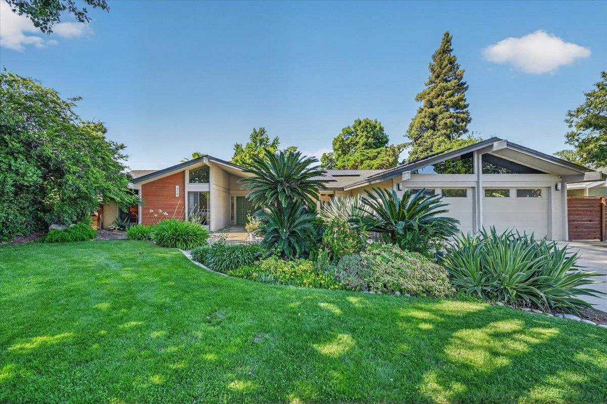 Single Family in Fresno - main photo