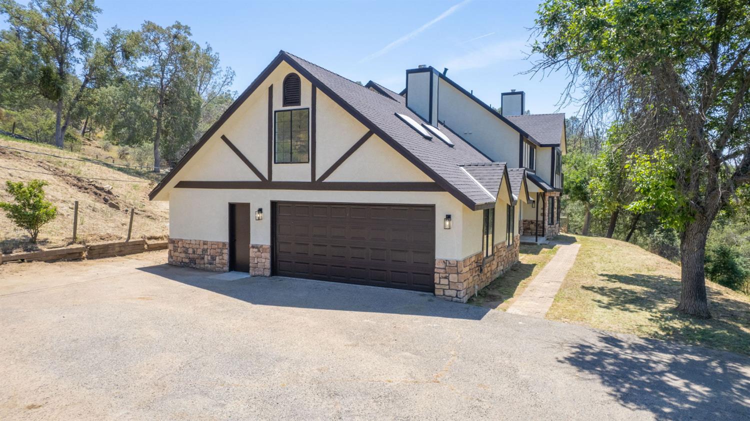 Single Family in Coarsegold - photo 2