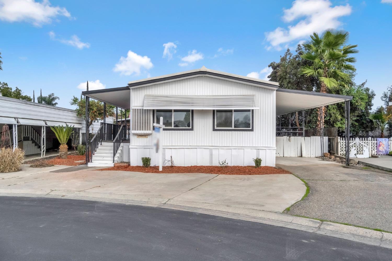 Mobile Home in Madera - main photo
