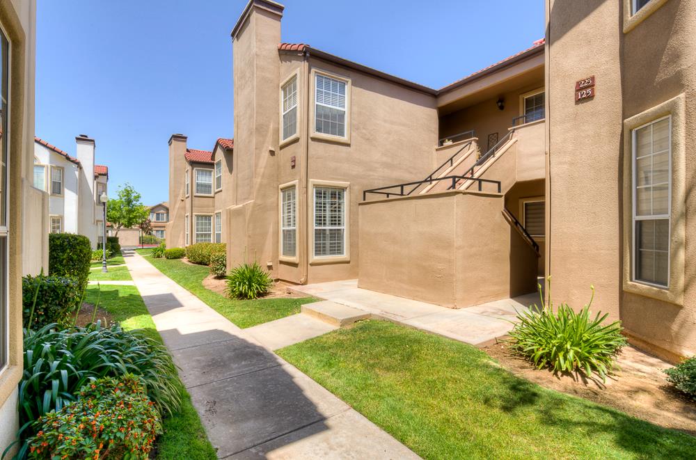 Condo in Fresno - photo 3