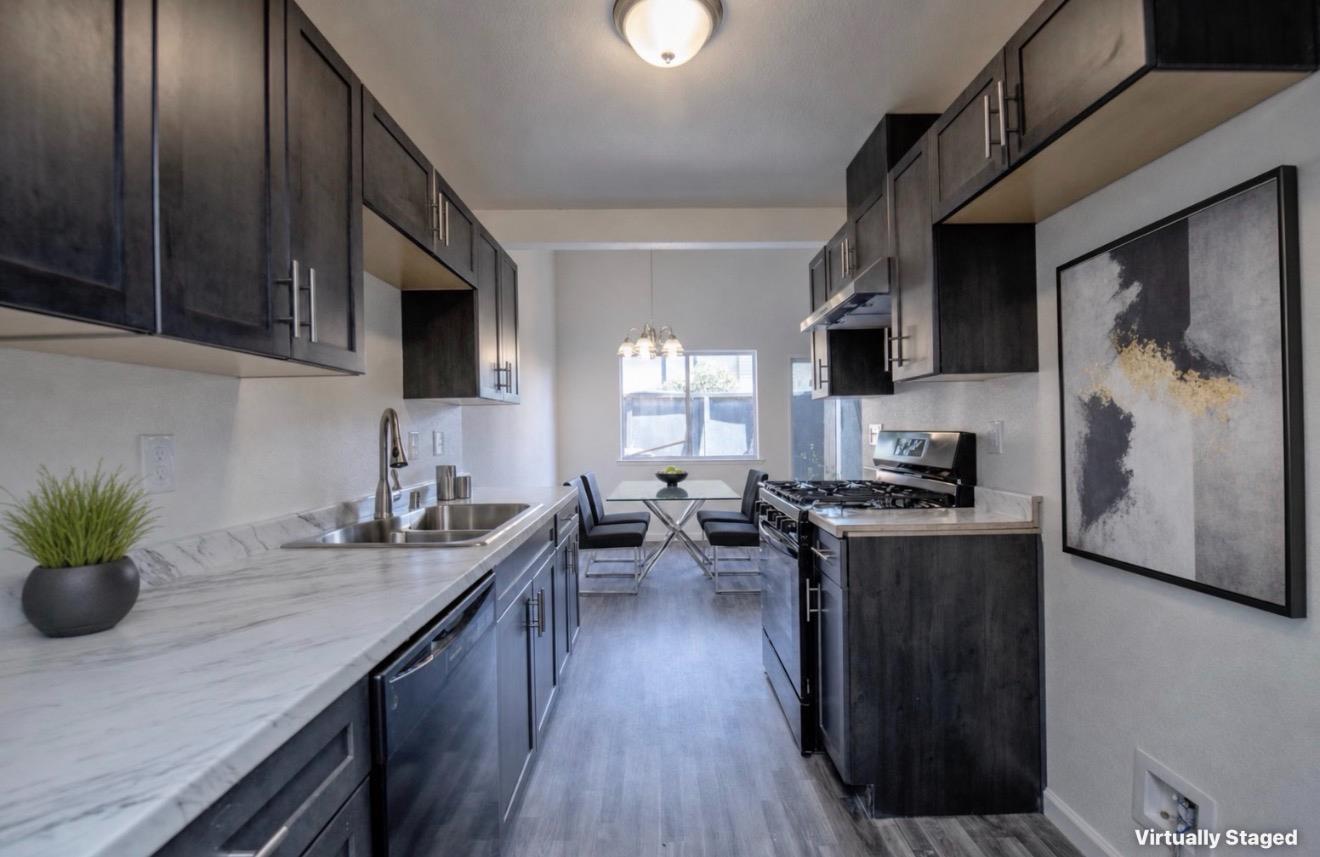 Condo in Fresno - photo 3