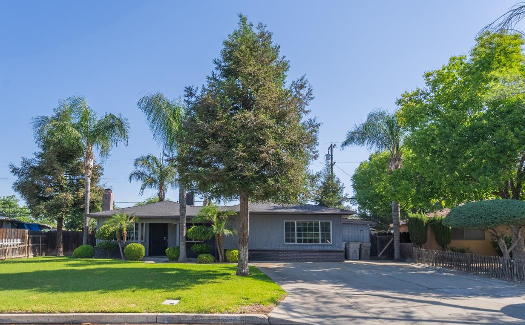 Single Family in Fresno - main photo