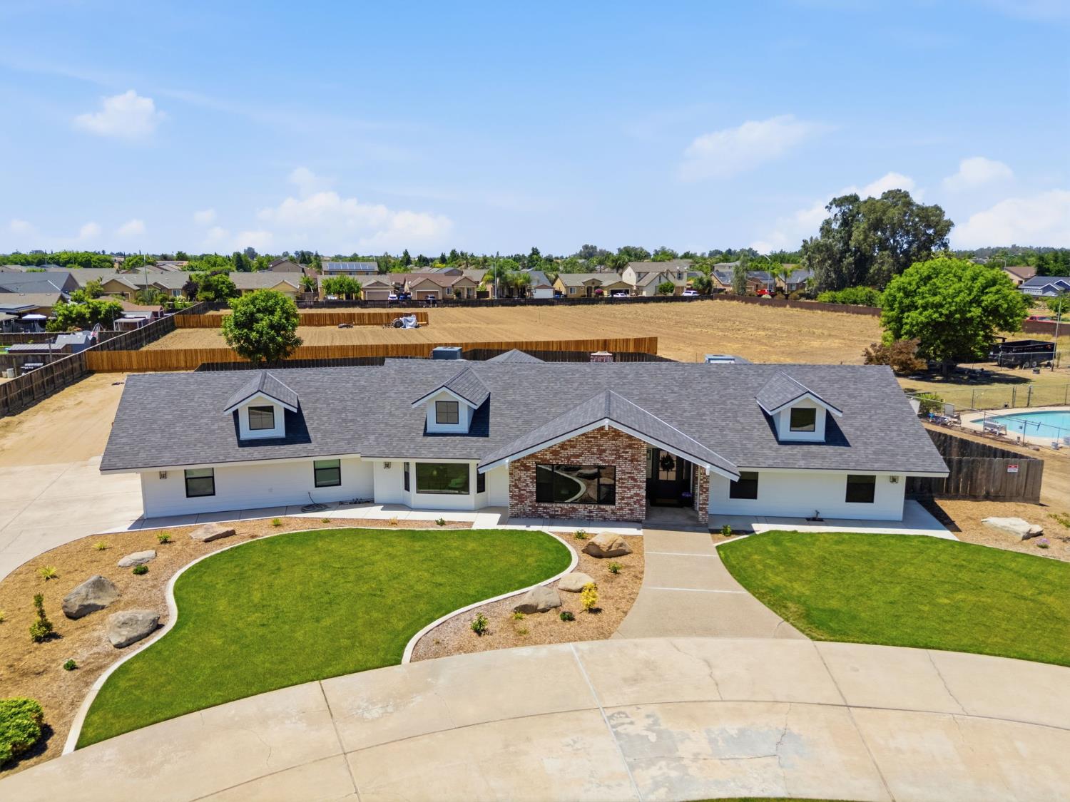 Single Family in Dinuba - photo 3