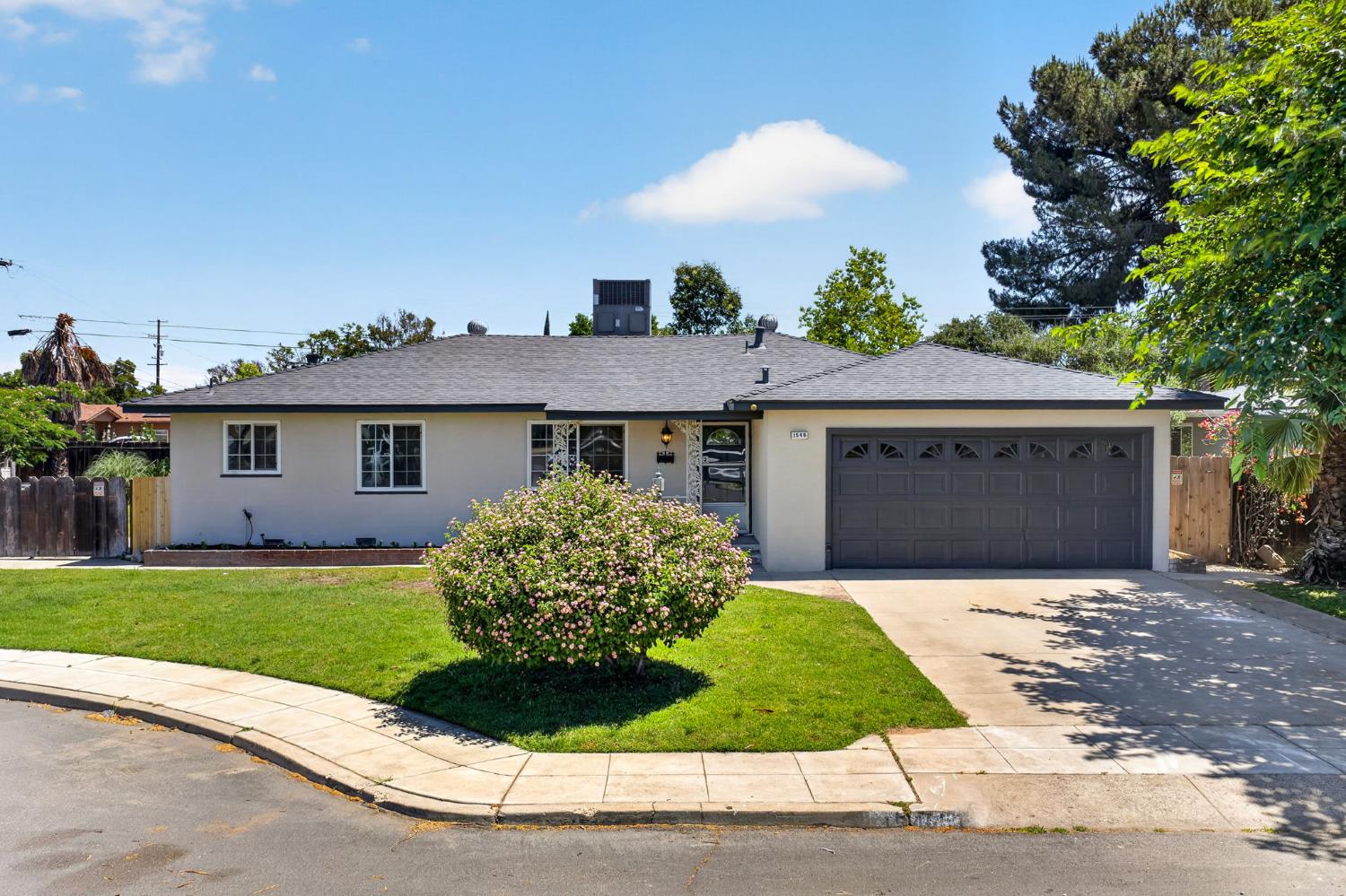 Single Family in Fresno - main photo