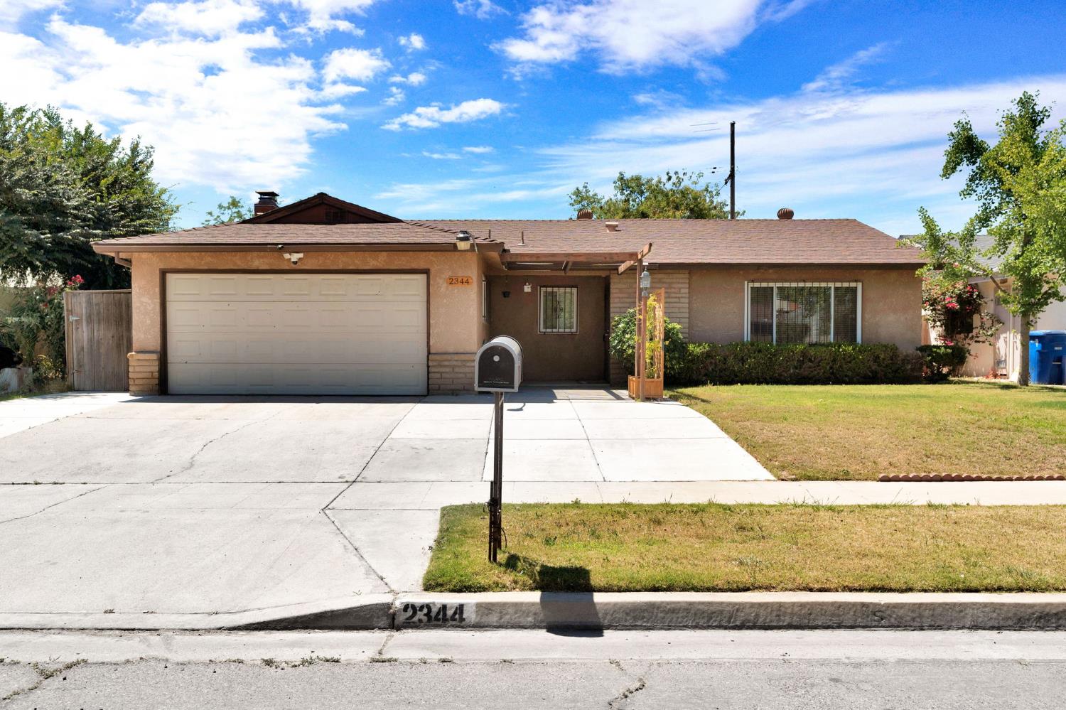 Single Family in Fresno - main photo