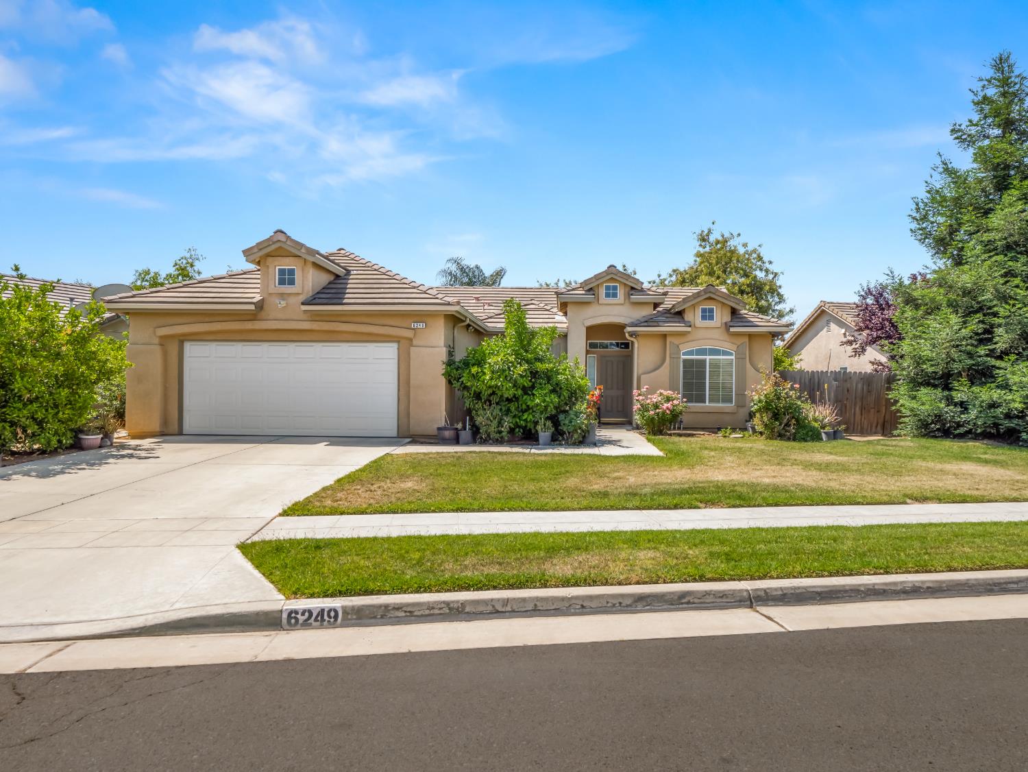 Single Family in Fresno - photo 2