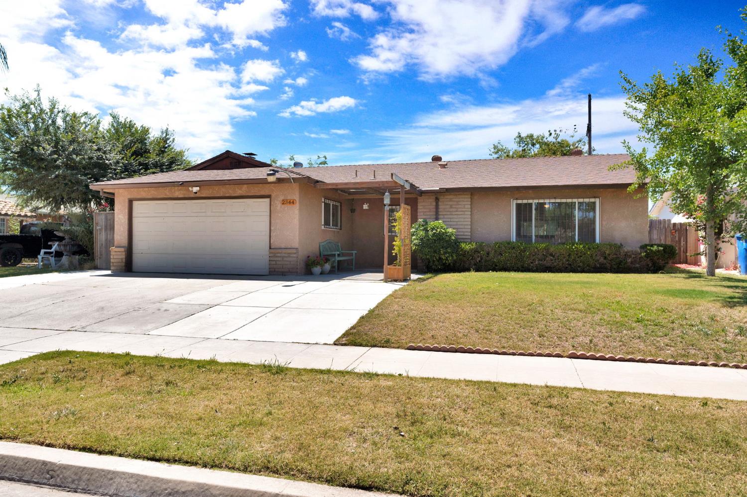Single Family in Fresno - photo 2