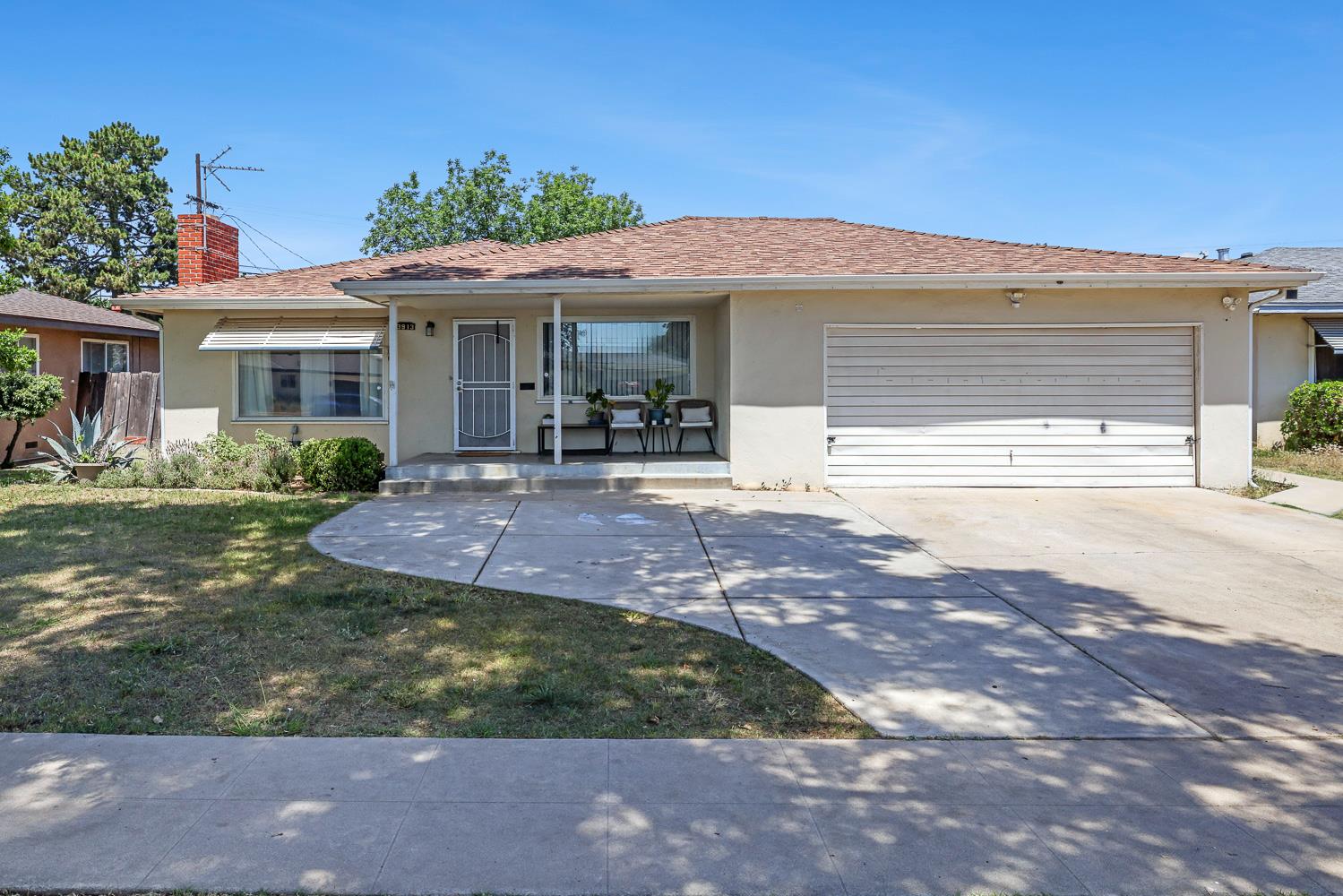 Single Family in Fresno - photo 2