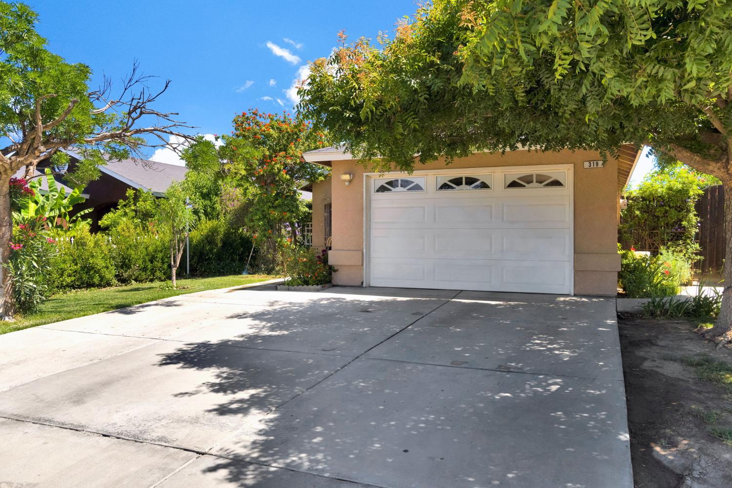 Single Family in Mendota - photo 2