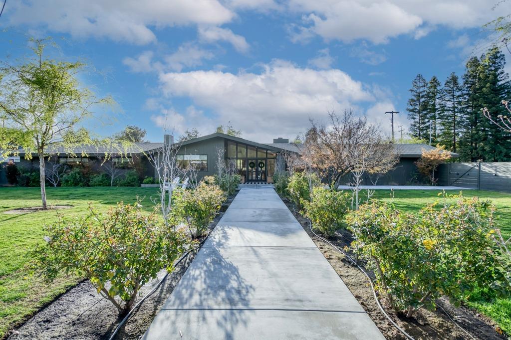Single Family in Fresno - photo 2