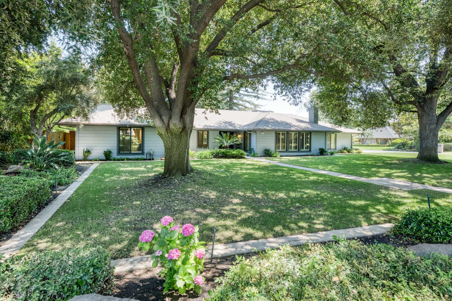 Single Family in Fresno - photo 2