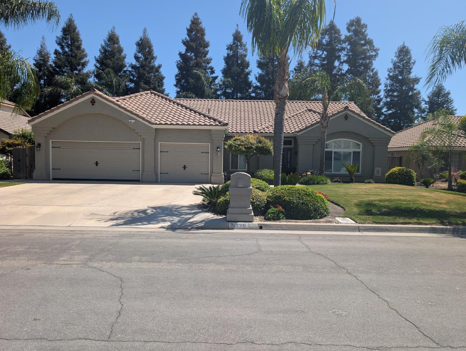 Single Family in Fresno - main photo
