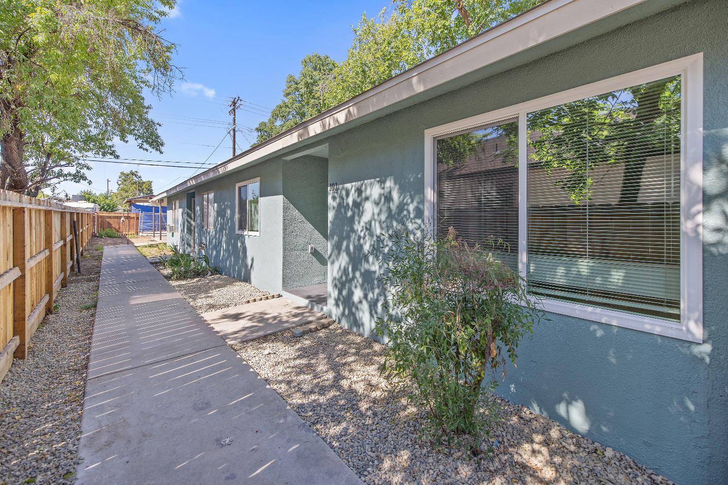 Duplex in Fresno - photo 2