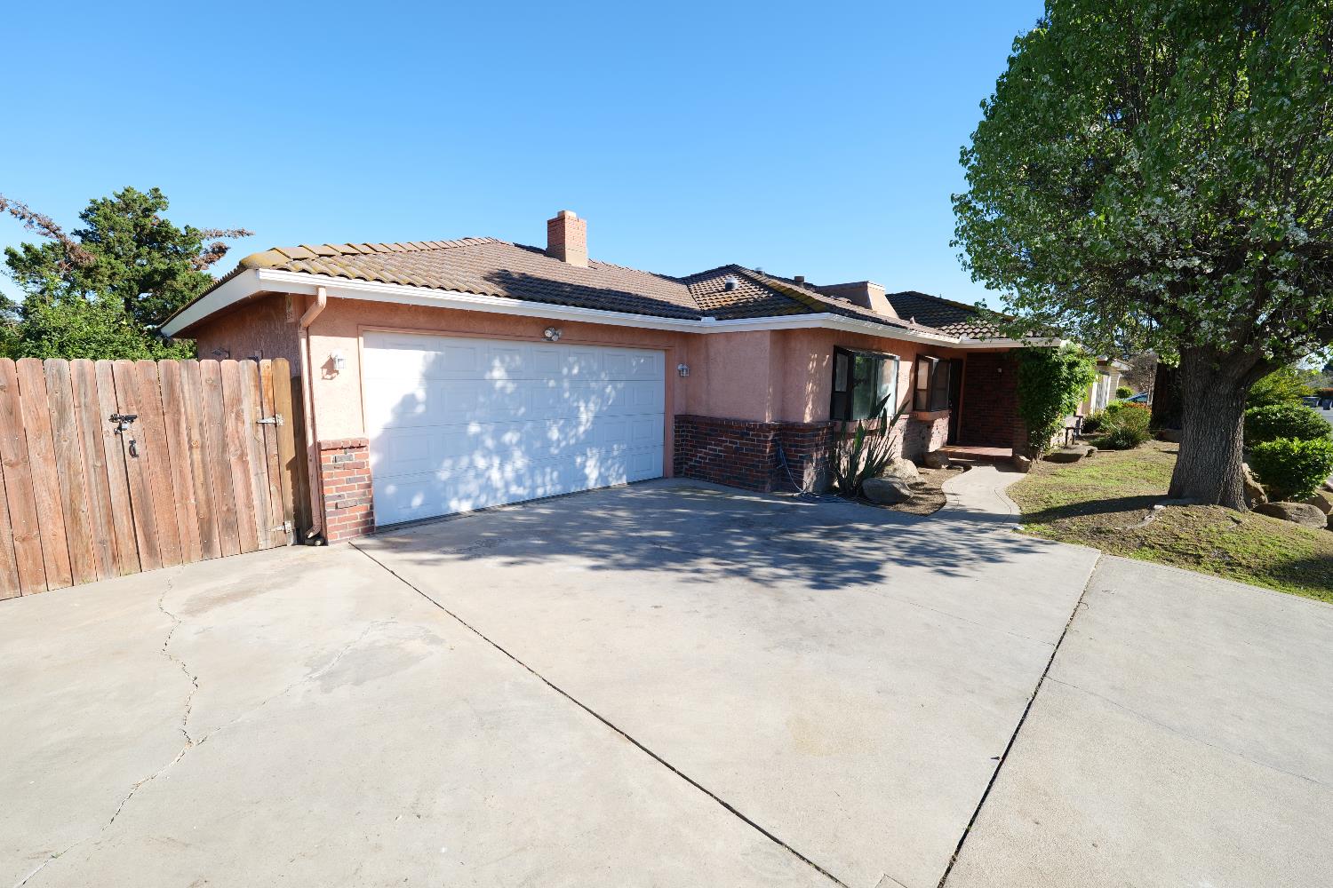 Single Family in Fresno - main photo