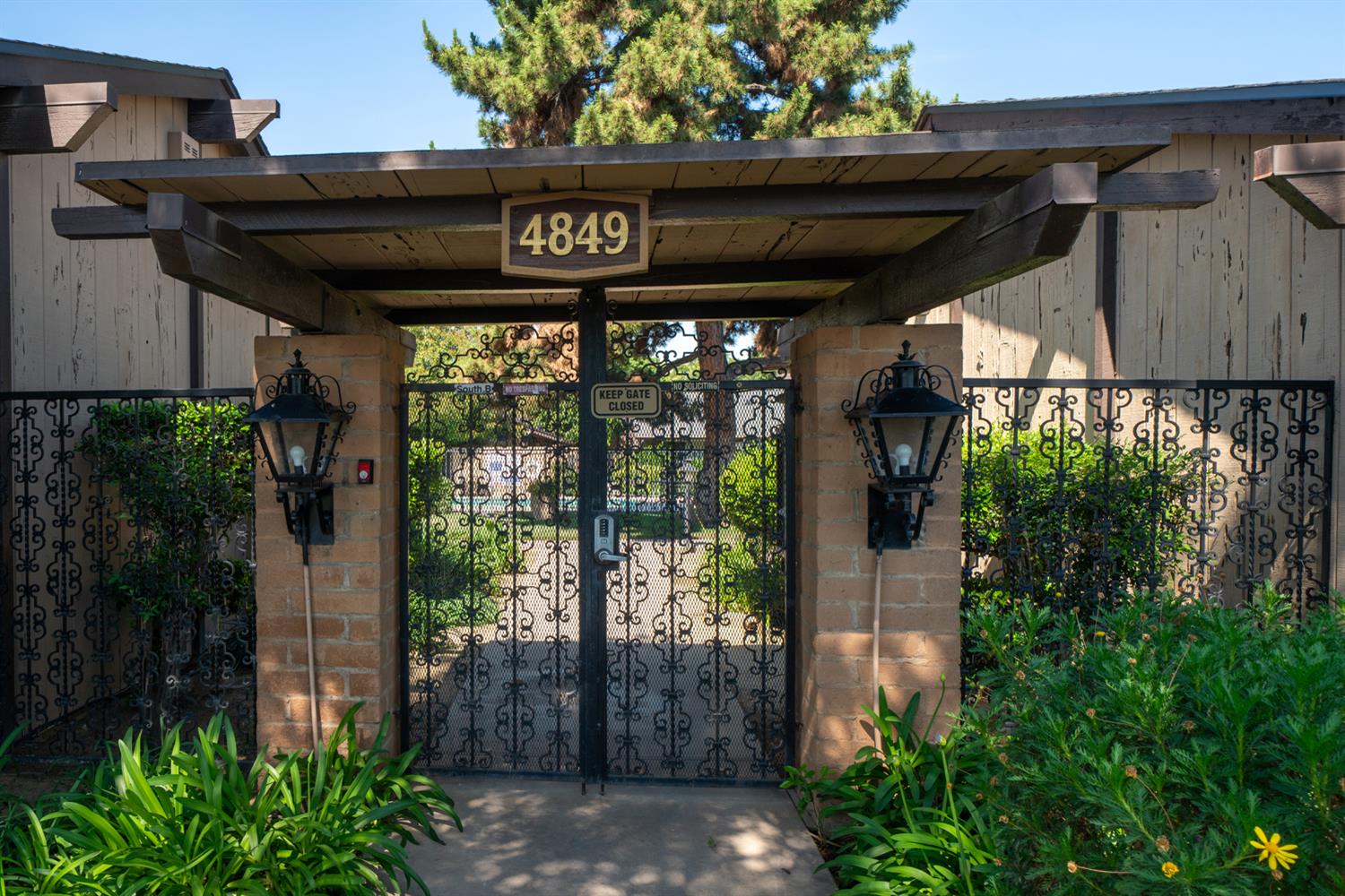 Condo in Fresno - photo 3