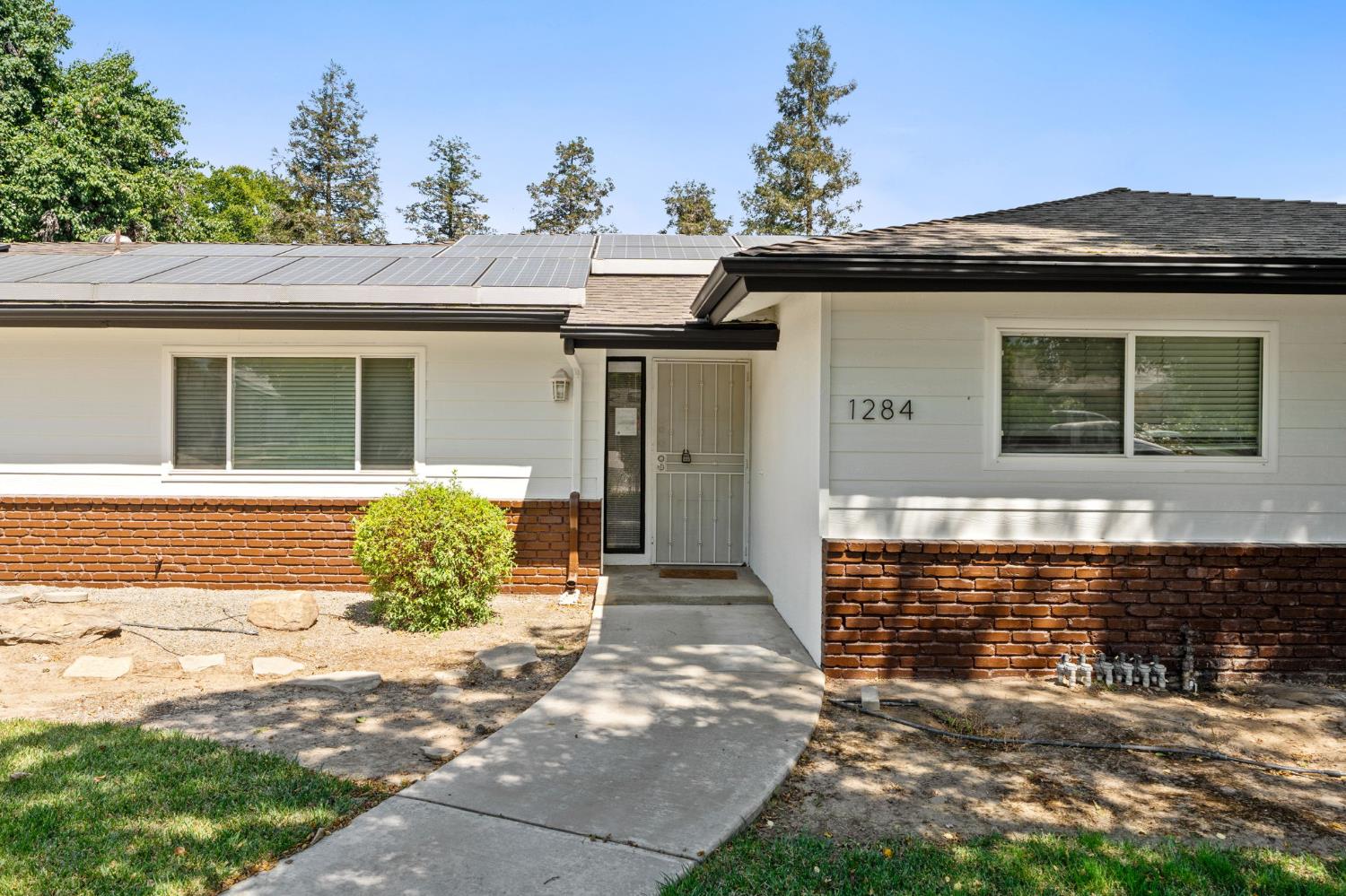 Single Family in Reedley - photo 3