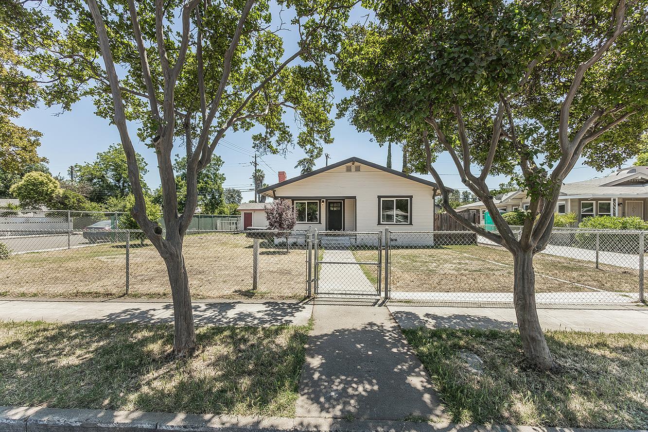 Single Family in Fresno - photo 2