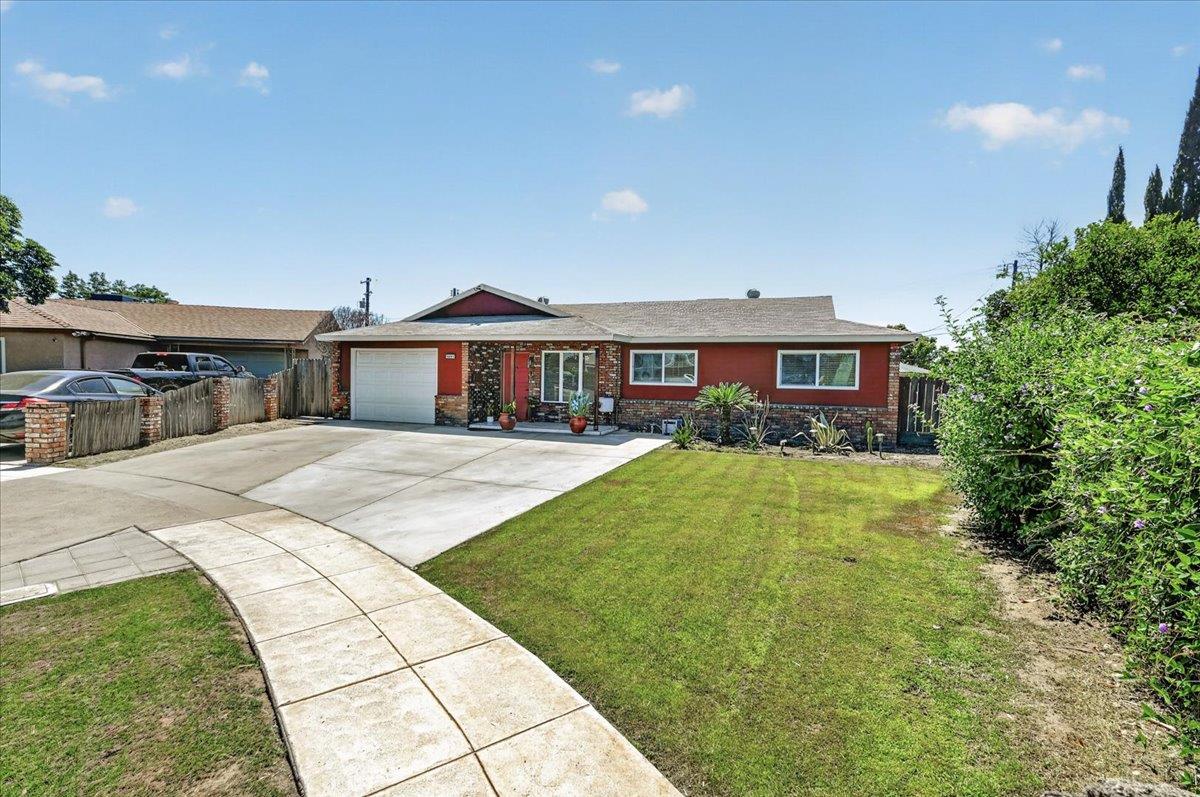 Single Family in Fresno - main photo