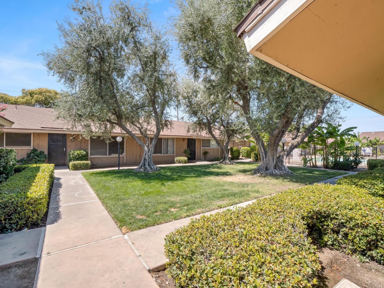 Condo in Fresno - photo 3