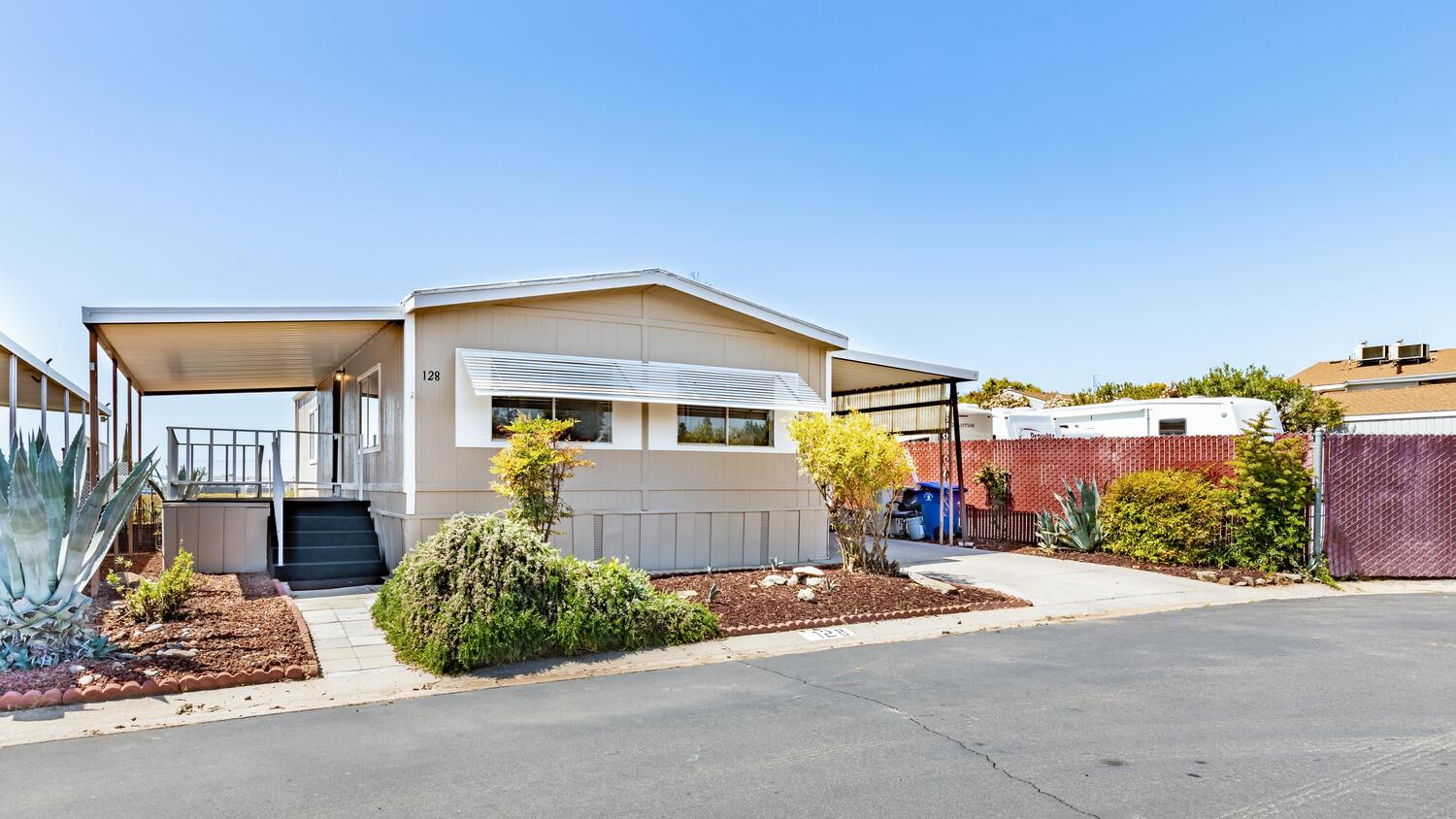 Mobile Home in Clovis - main photo