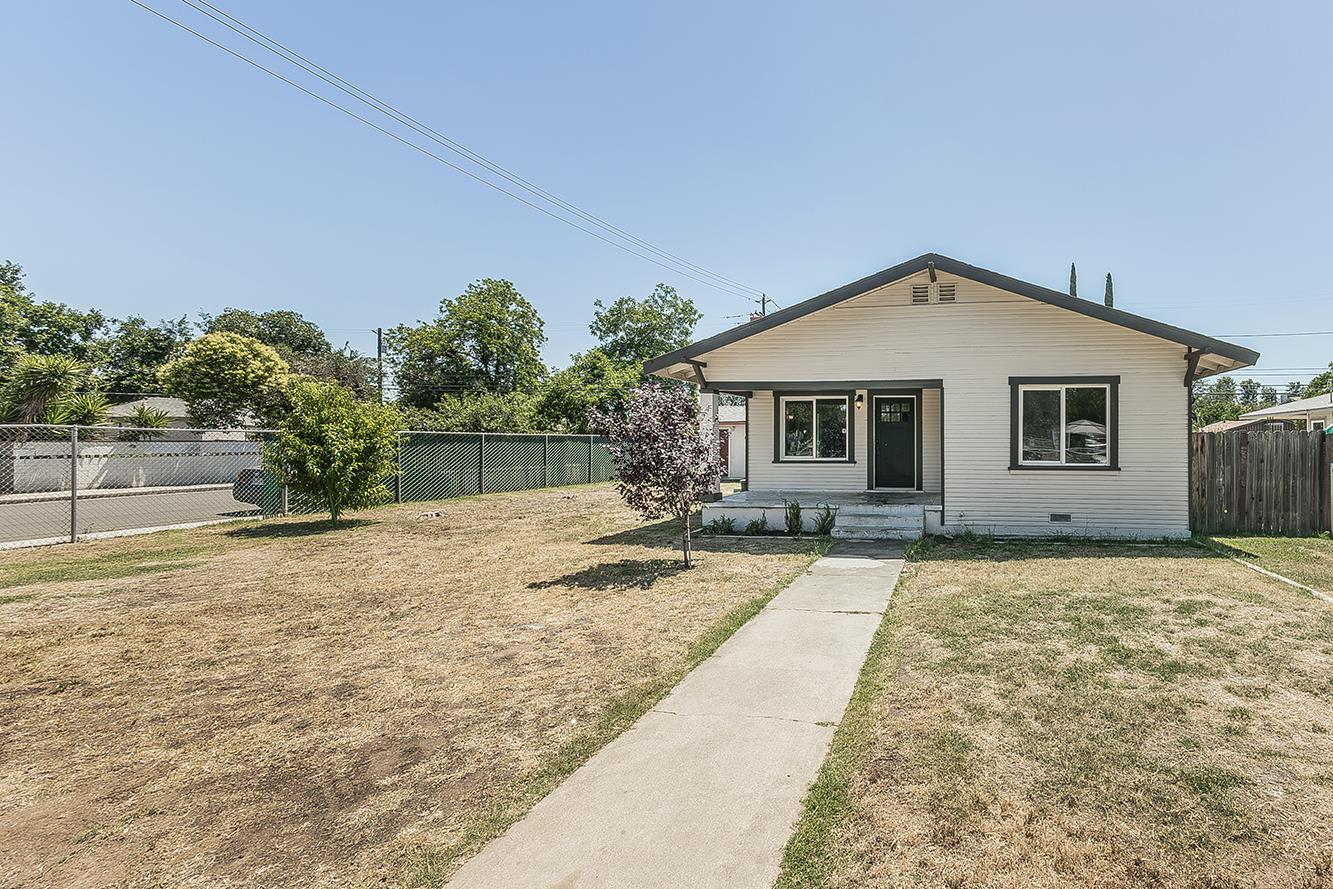 Single Family in Fresno - main photo