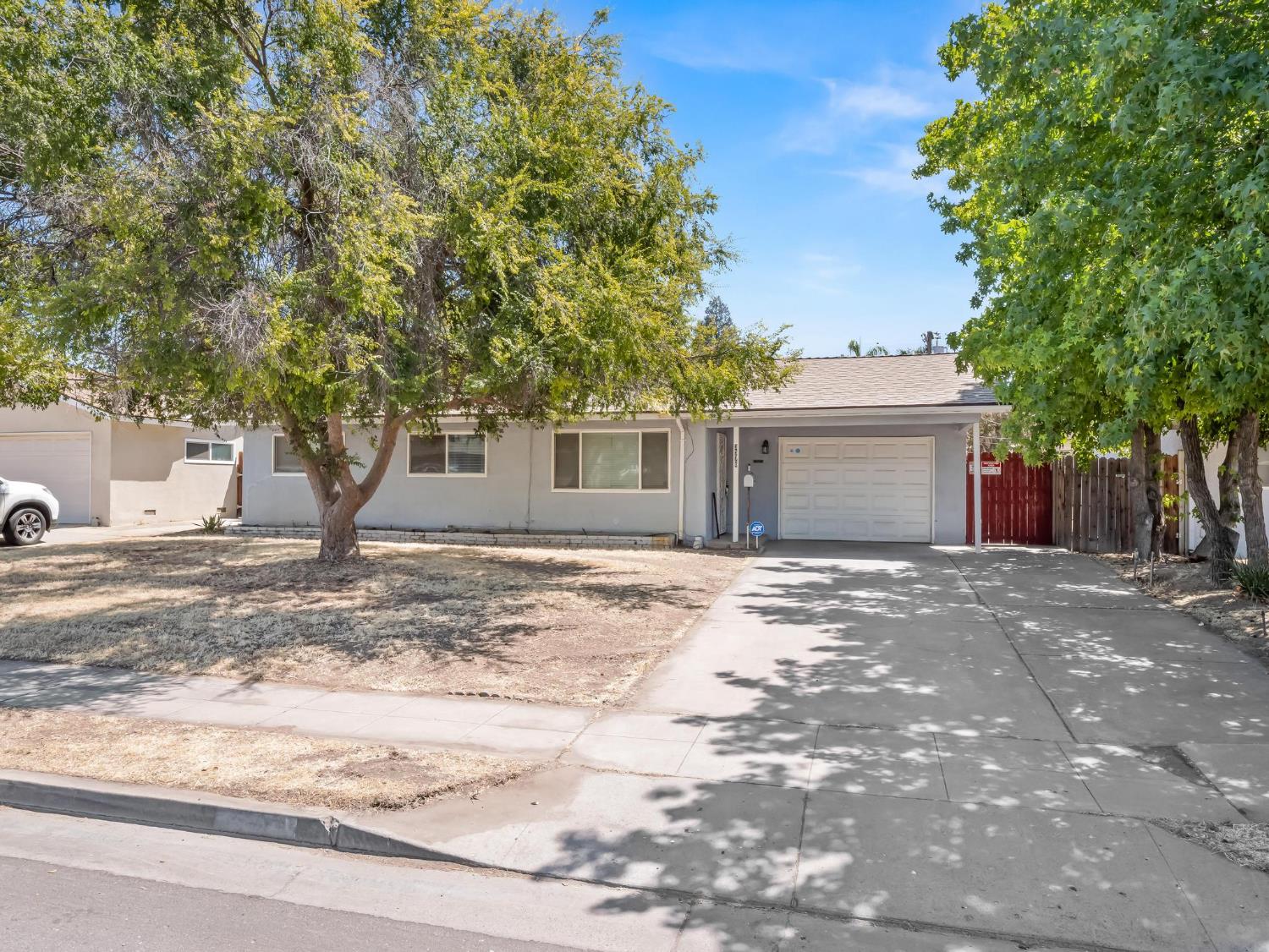 Single Family in Fresno - photo 2