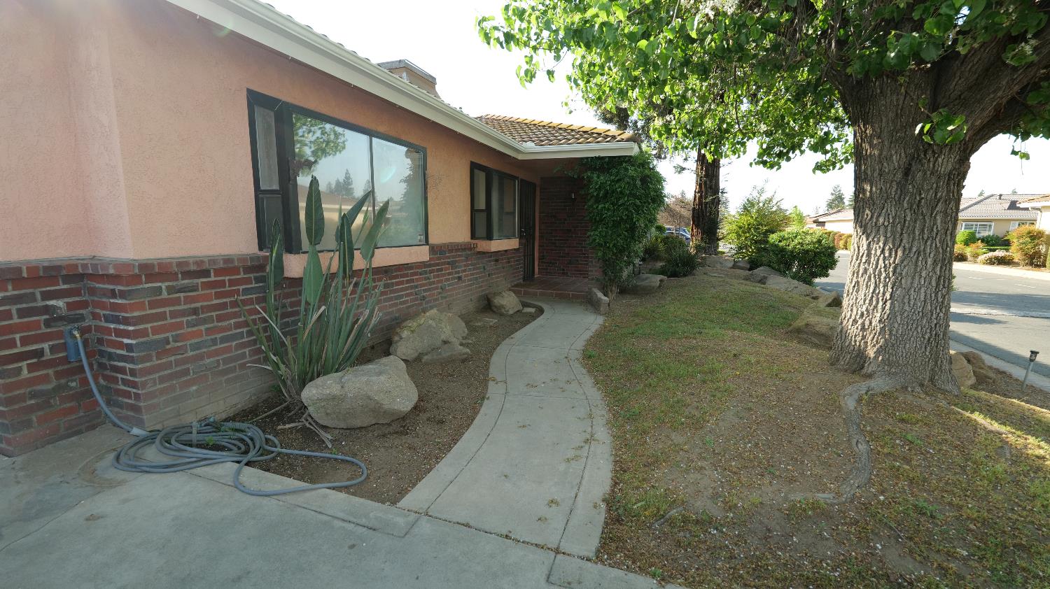 Single Family in Fresno - photo 2