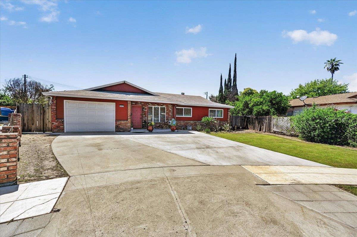 Single Family in Fresno - photo 2
