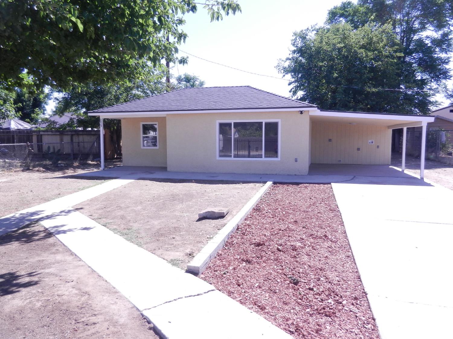Single Family in Fresno - photo 2