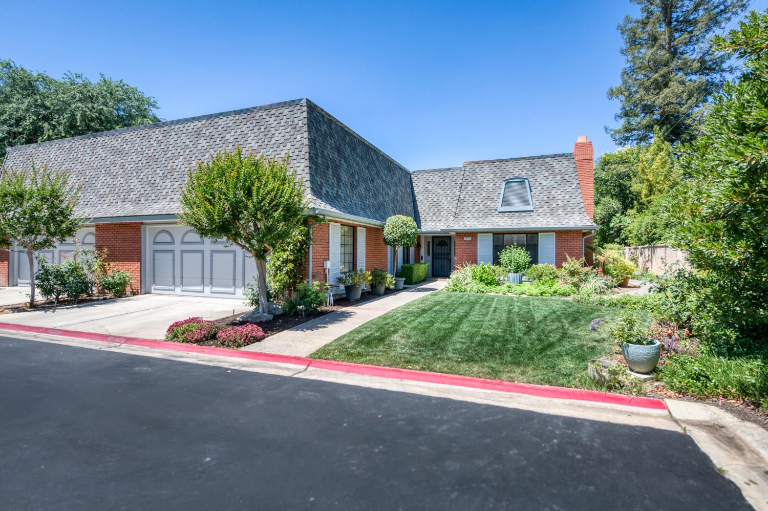 Single Family in Fresno - photo 2