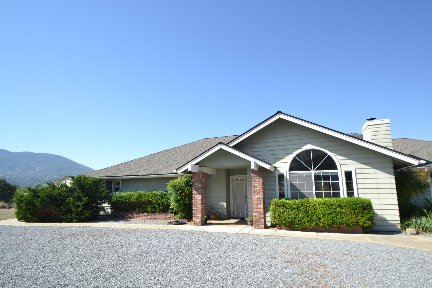 Single Family in Sanger - photo 2
