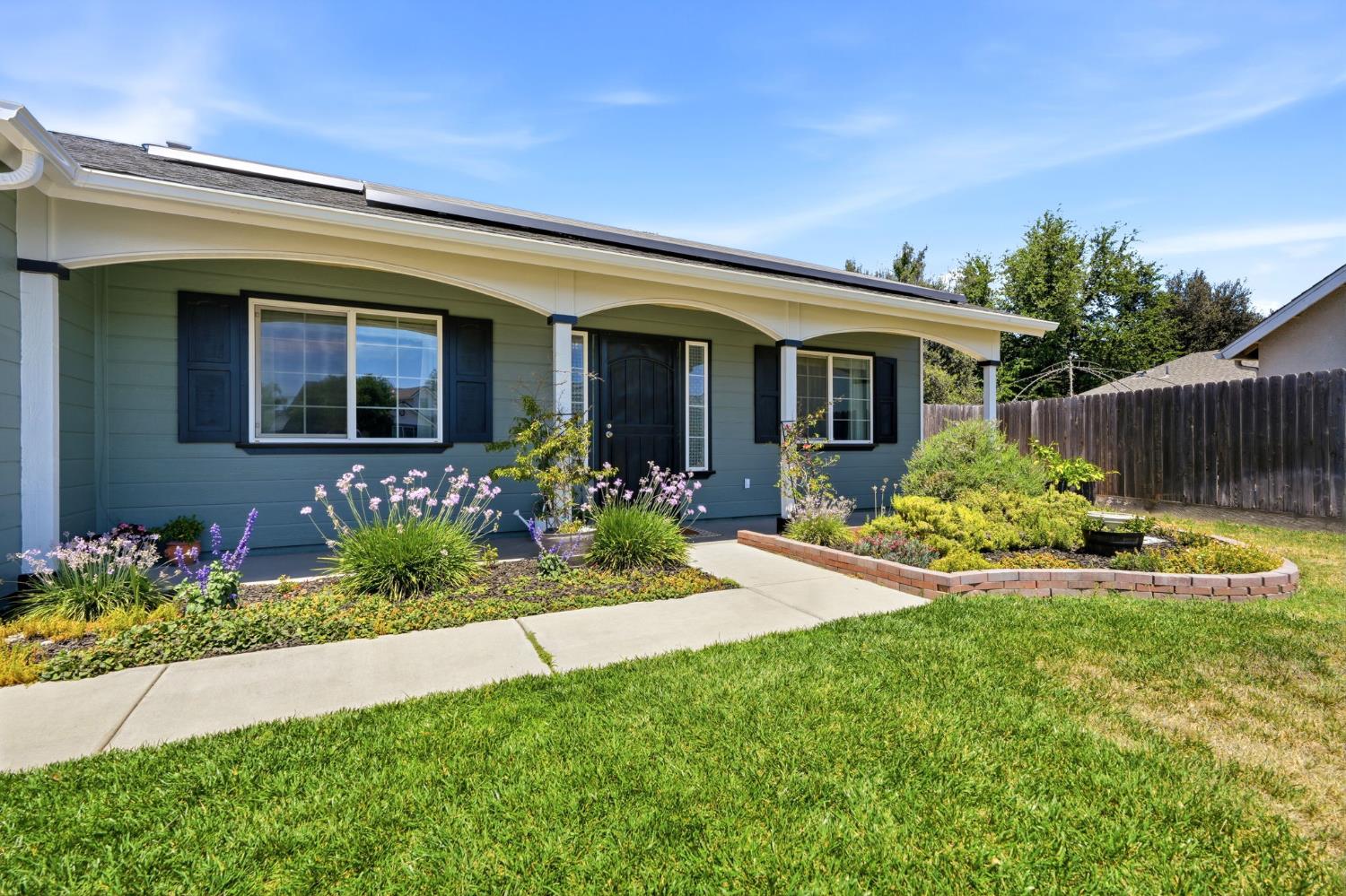 Single Family in Tulare - photo 2