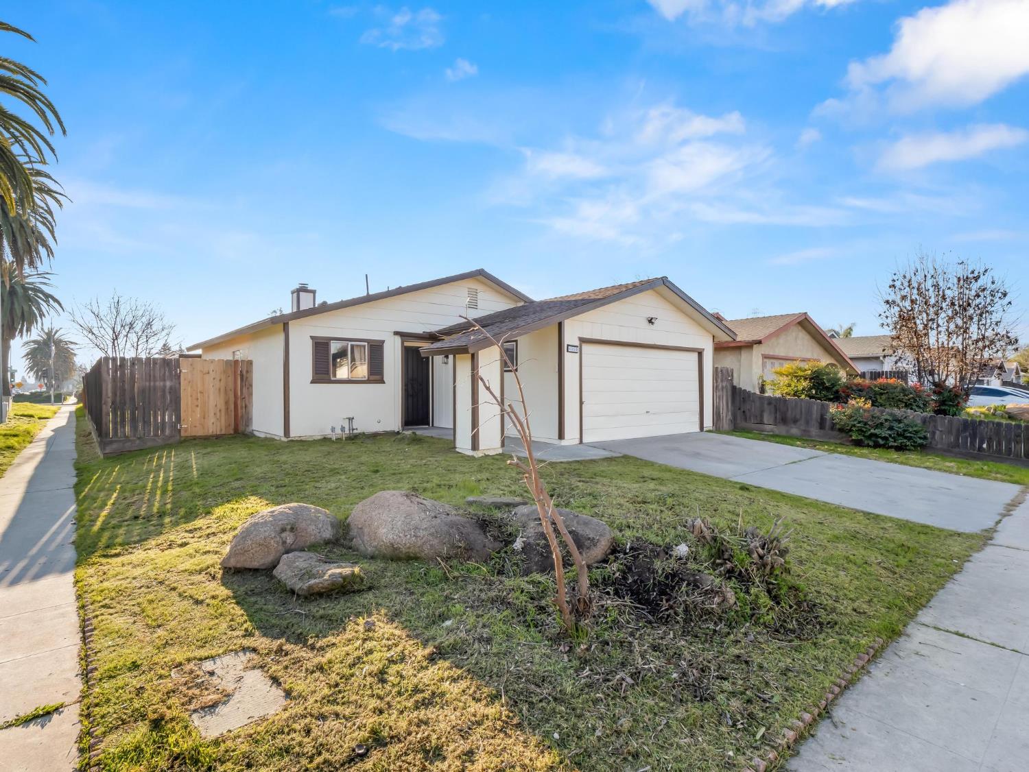 Single Family in Fresno - photo 2