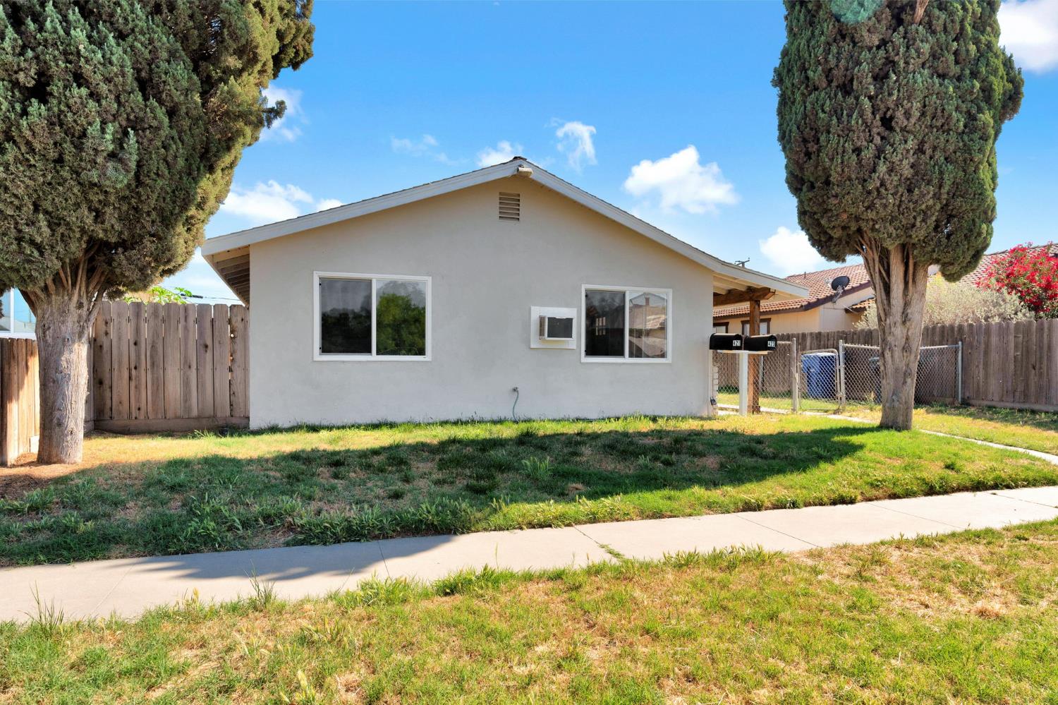 Single Family in Hanford - photo 3