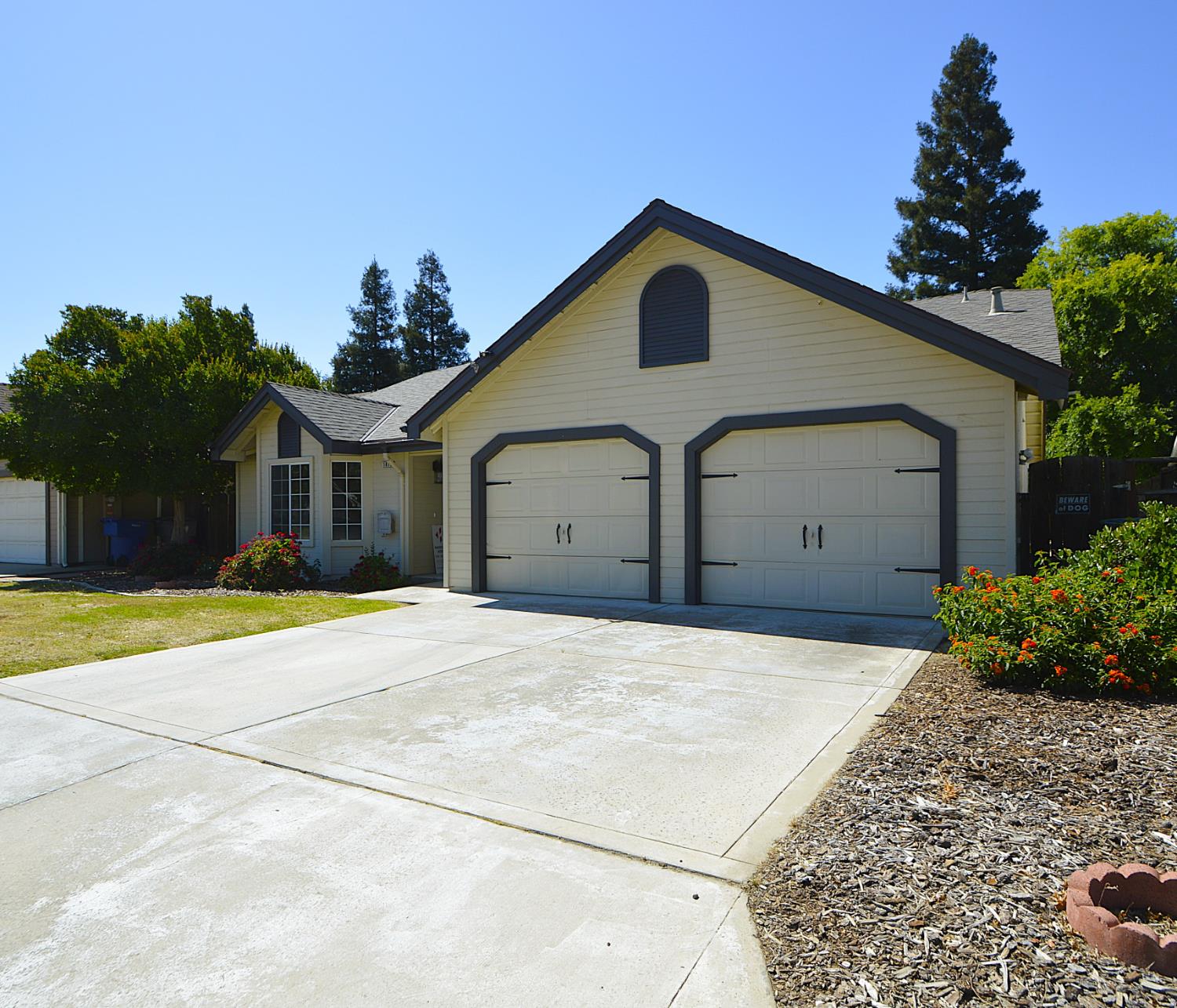 Single Family in Fresno - photo 2