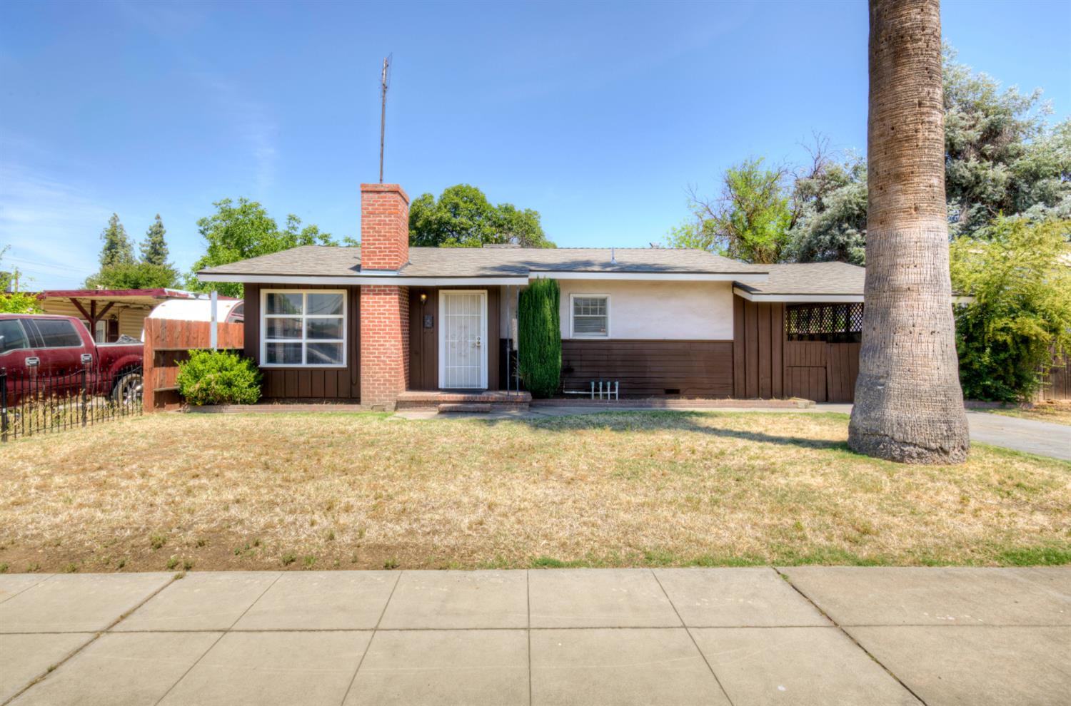Single Family in Fresno - photo 2